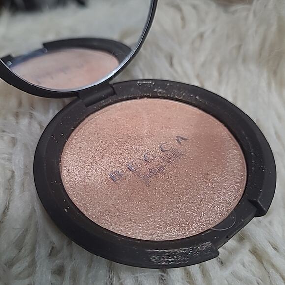 Becca Shimmering Skin Perfector Pressed Highlighter - Champagne Pop, 8 g - Picture 3 of 6